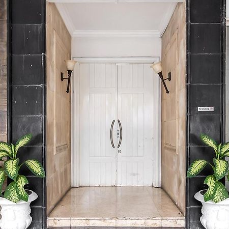 Twospaces Living At The Unit Residence Jakarta Exterior photo